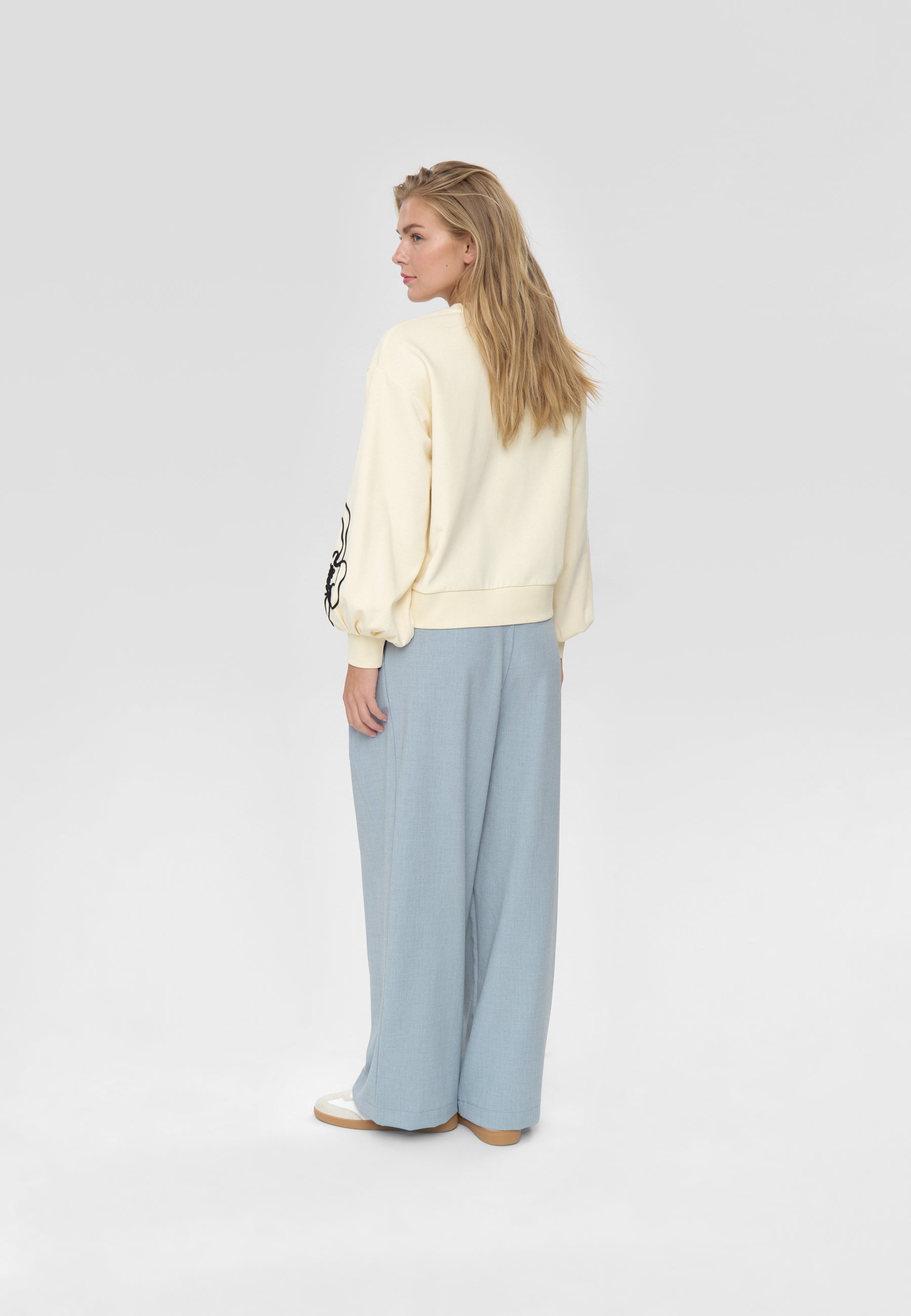 moves Flower sweat 4646 Sweatshirt 0710 Shortbread