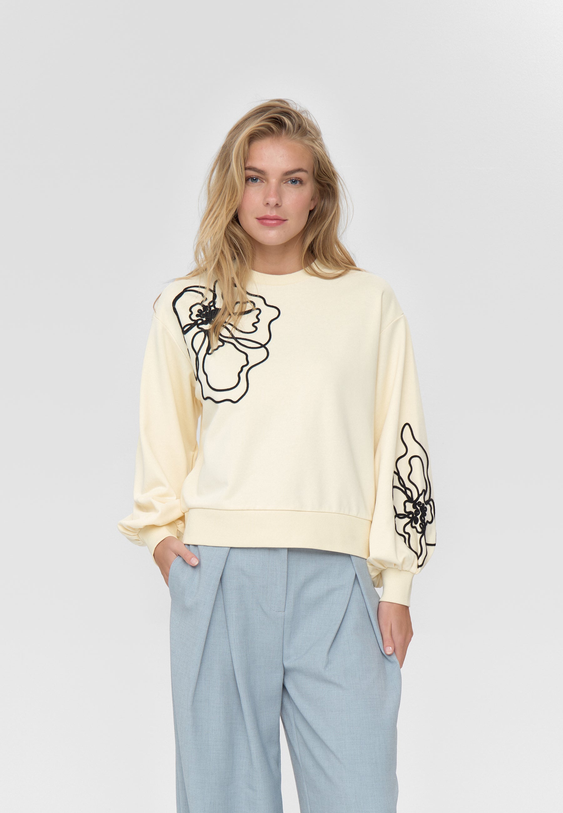 moves Flower sweat 4646 Sweatshirt 0710 Shortbread