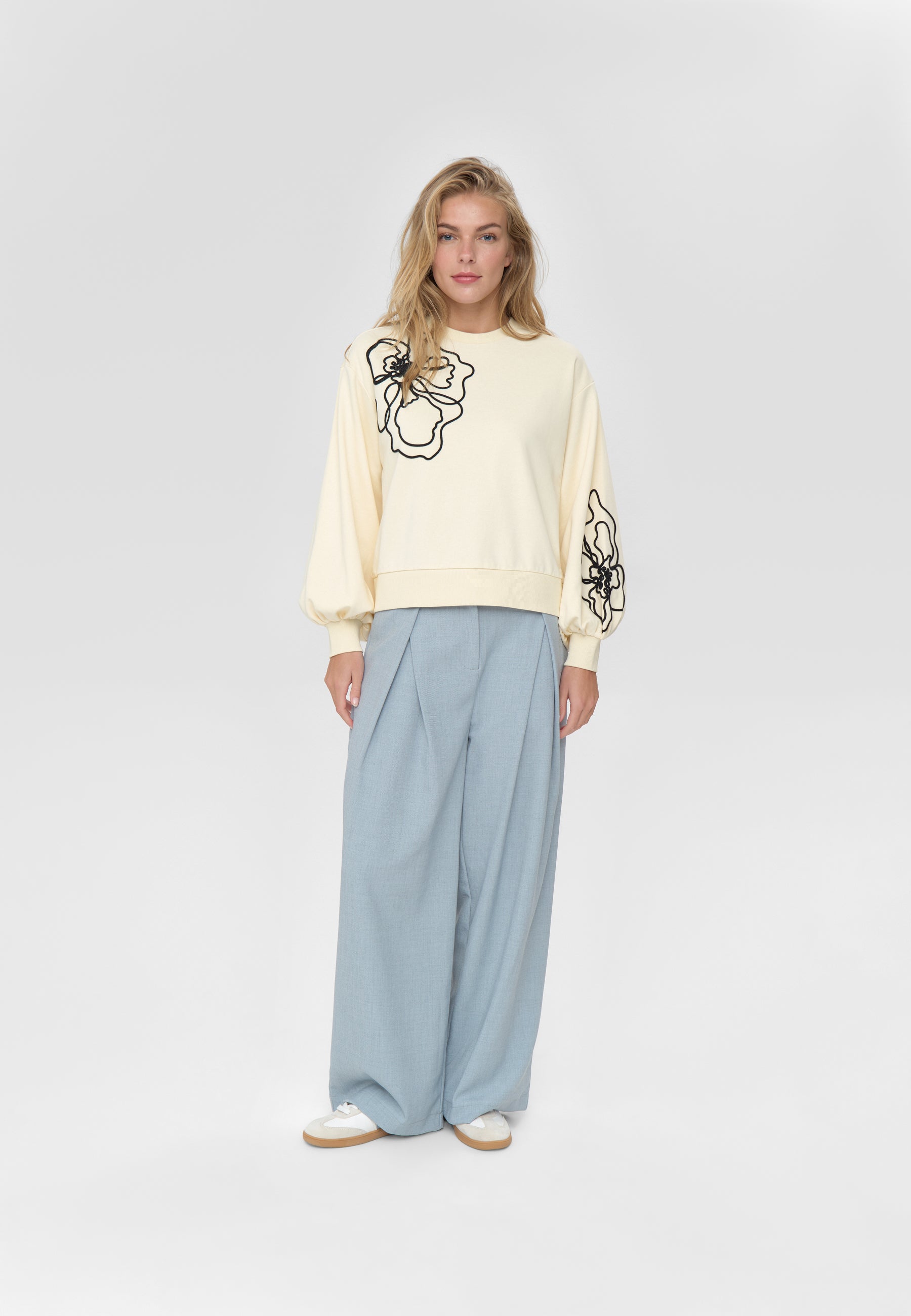 moves Flower sweat 4646 Sweatshirt 0710 Shortbread