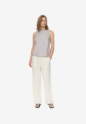 moves Aspyn top 4728 Top 1114 Travetine